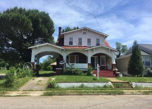 Property at 2229 Hanover Ave NW, Roanoke, VA 24017, 4 beds, 1 bath