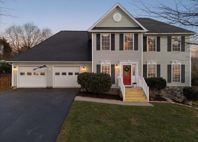 Property at 6104 Gardendale Cir, Roanoke, VA 24012, 4 beds, 3.5 baths