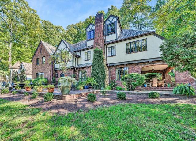 Property at 2412 Robin Hood Rd SE, Roanoke, VA 24014, 5 beds, 6 baths
