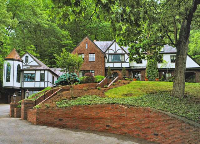 Property at 2412 Robin Hood Rd SE, Roanoke, VA 24014, 5 beds, 6 baths