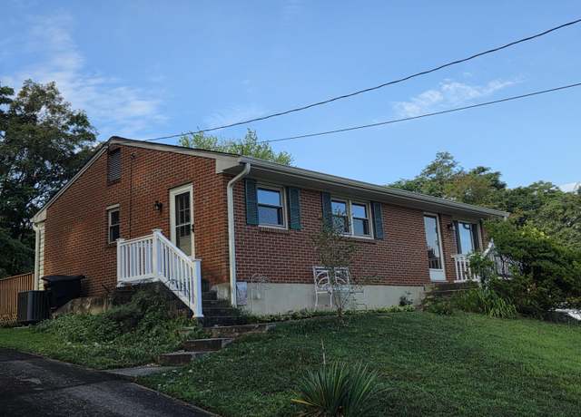 Property at 1427 Lori Dr, Roanoke, VA 24014, 3 beds, 2 baths