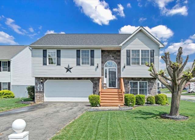 Property at 4302 Kaiden Ct NW, Roanoke, VA 24017, 3 beds, 2.5 baths