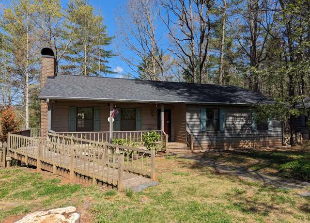 Property at 515 Sweetbriar Ln, Boones Mill, VA 24065, 3 beds, 2 baths