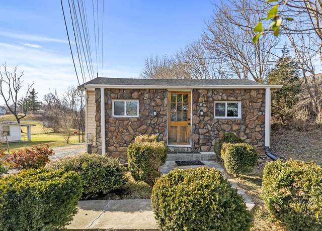 Property at 673 Orange St, Bedford, VA 24523, 2 beds, 2 baths