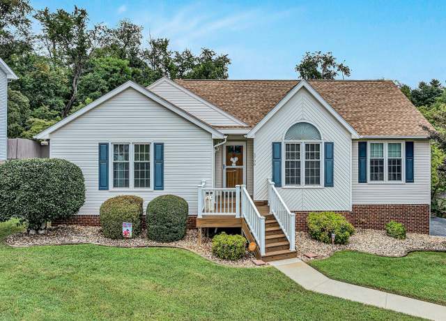 Property at 3706 Derby Dr, Roanoke, VA 24012, 3 beds, 3 baths