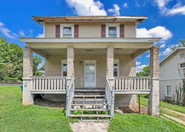 Property at 821 12th St NW, Roanoke, VA 24017, 4 beds, 1 bath
