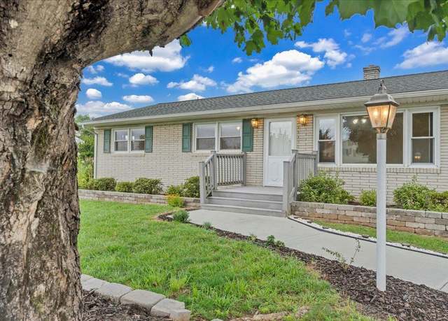 Property at 2410 Portland Ave NW, Roanoke, VA 24017, 3 beds, 1.5 baths