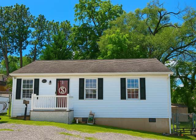 Property at 2610 Plantation Rd NE, Roanoke, VA 24012, 3 beds, 1 bath