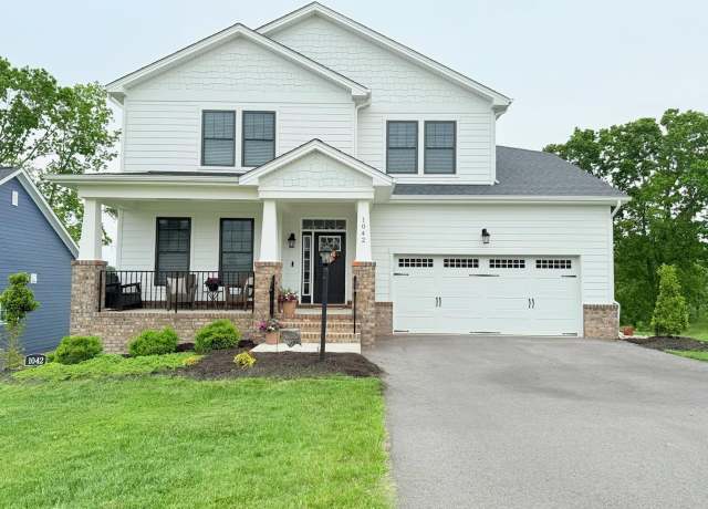Property at 1042 Round Meadow Dr, Christiansburg, VA 24073, 4 beds, 4 baths