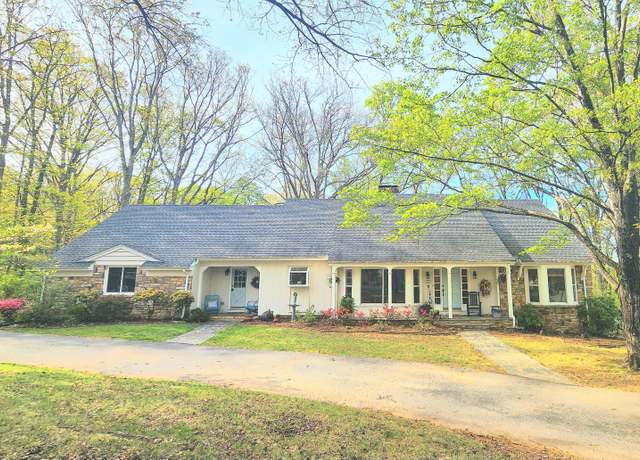 Property at 5011 Hunting Hills Dr, Roanoke, VA 24018, 5 beds, 4.5 baths