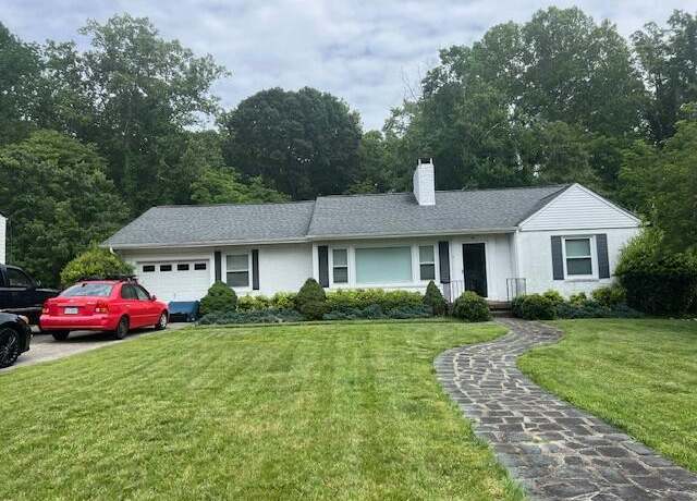 Property at 711 Windsor Ln, Martinsville, VA 24112, 3 beds, 2 baths