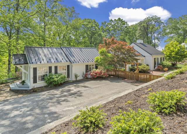 Property at 3169 West Ridge Rd SW, Roanoke, VA 24014, 3 beds, 3.5 baths