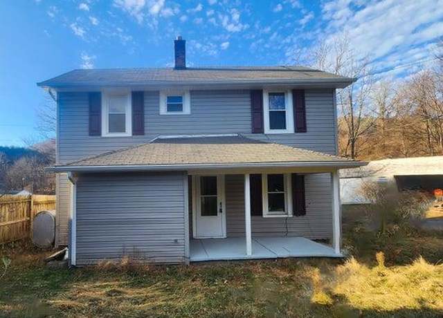 Property at 31 Burger Ln, Hot Springs, VA 24445, 3 beds, 2 baths