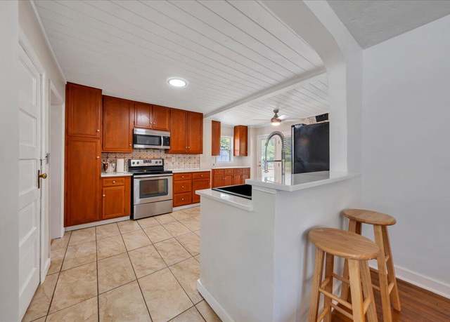 Property at 10664 Bent Mountain Rd, Bent Mountain, VA 24059, 3 beds, 2.5 baths