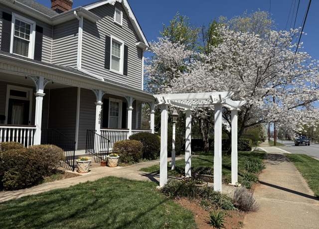 Property at 805 Longwood Ave, Bedford, VA 24523, 4 beds, 3 baths