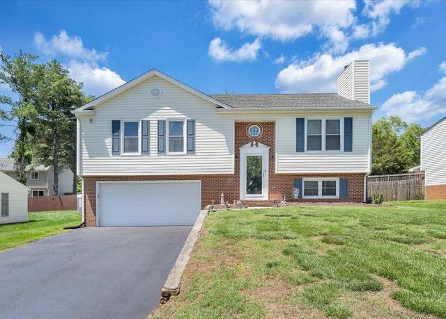 Property at 6032 Old Manor Ct, Roanoke, VA 24019, 3 beds, 3 baths