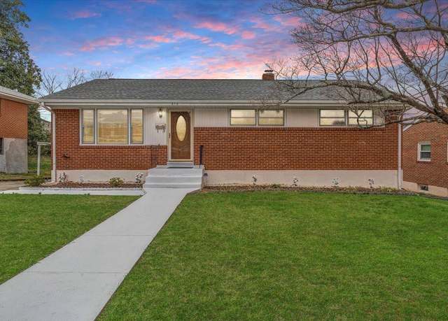 Property at 218 Hurst Ave NE, Roanoke, VA 24012, 4 beds, 2 baths