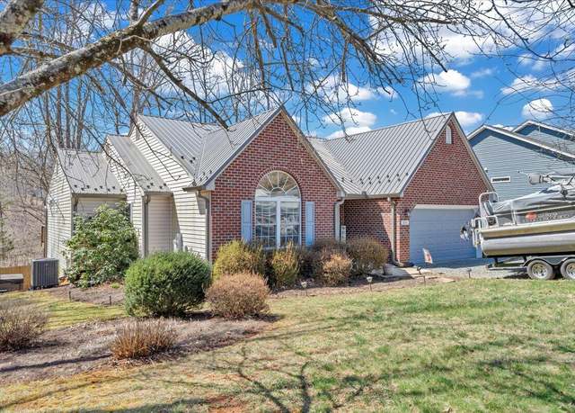 Property at 200 Inlet Dr, Wirtz, VA 24184, 4 beds, 3 baths