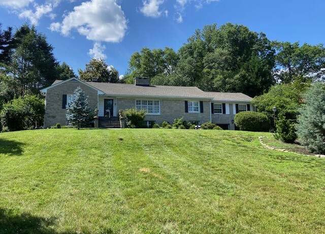 Property at 2233 Brambleton Ave SW, Roanoke, VA 24015, 4 beds, 3 baths
