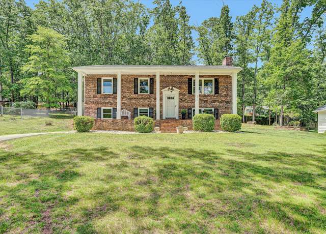Property at 2272 Donagale Dr, Roanoke, VA 24012, 4 beds, 2 baths