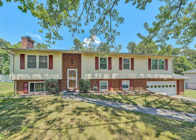 Property at 6432 Sugar Ridge Dr, Roanoke, VA 24018, 5 beds, 3 baths