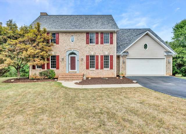 Property at 119 Pleasant View Dr, Goode, VA 24556, 4 beds, 3.5 baths