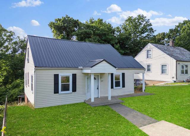 Property at 1052 Graves St, Martinsville, VA 24112, 4 beds, 1 bath