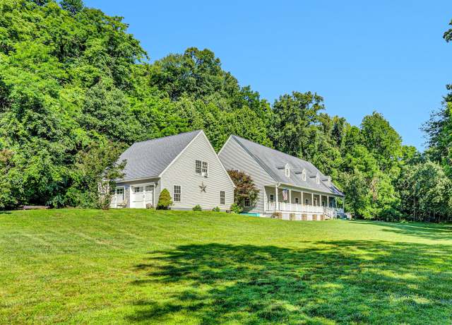 Property at 3150 Green Ridge Rd NW, Roanoke, VA 24019, 7 beds, 4 baths
