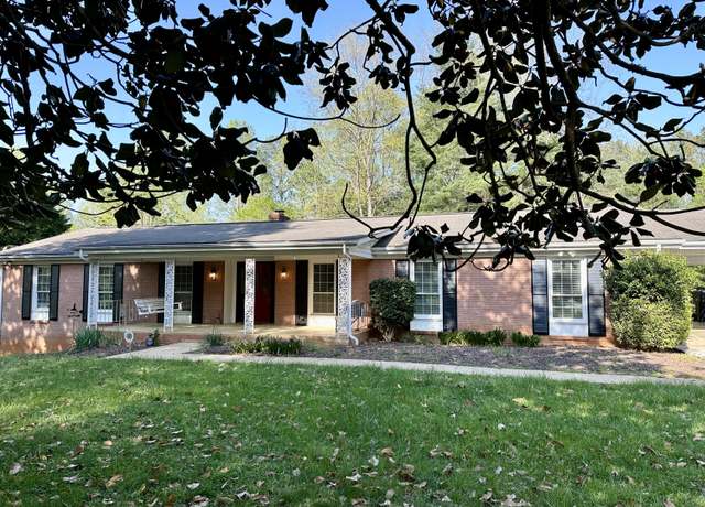 Property at 225 Jefferson Davis Dr, Martinsville, VA 24112, 4 beds, 3 baths