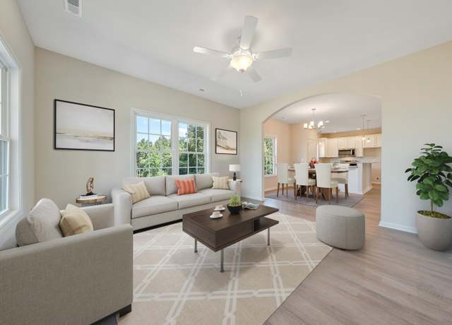 Property at 5221 Arrowhead Trl, Salem, VA 24153, 4 beds, 2 baths