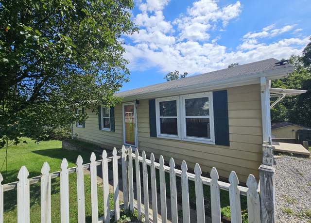 Property at 338 Poor Farm Rd, Fincastle, VA 24090, 3 beds, 1 bath