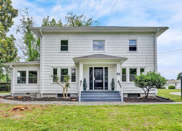 Property at 1619 Golfside Ave NW, Roanoke, VA 24017, 5 beds, 2 baths