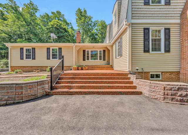 Property at 4937 Greenlee Rd SW, Roanoke, VA 24018, 5 beds, 3.5 baths