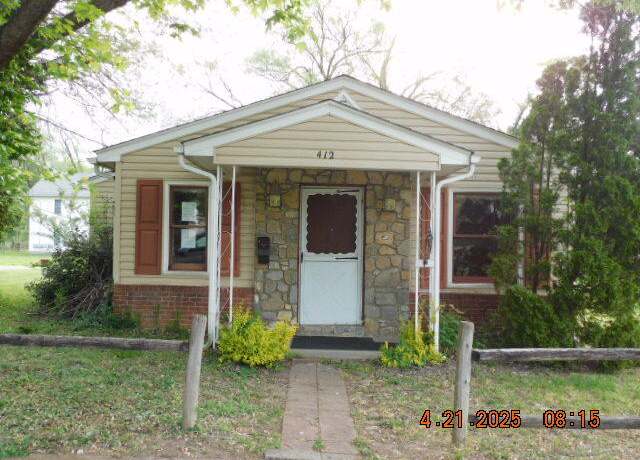 Property at 412 S Broad St, Salem, VA 24153, 3 beds, 1 bath
