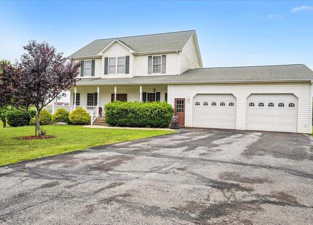 Property at 1064 Savanna Hills Dr, Moneta, VA 24121, 4 beds, 2.5 baths