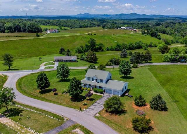 Property at 1064 Savanna Hills Dr, Moneta, VA 24121, 3 beds, 2.5 baths