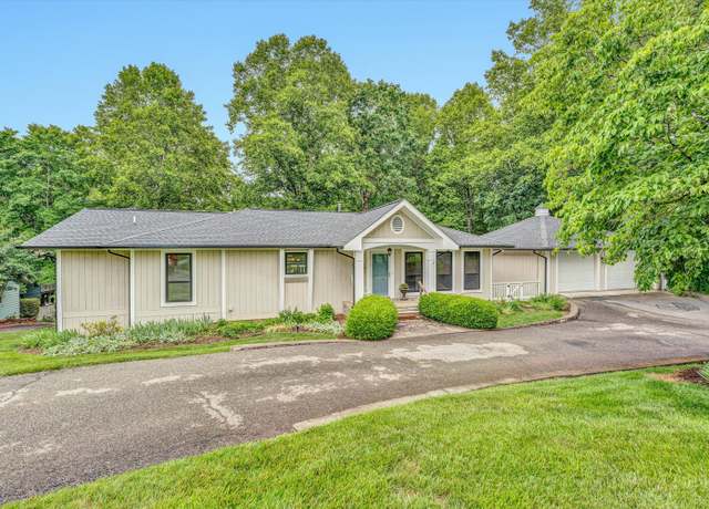 Property at 402 Anchor Dr, Moneta, VA 24121, 3 beds, 3.5 baths