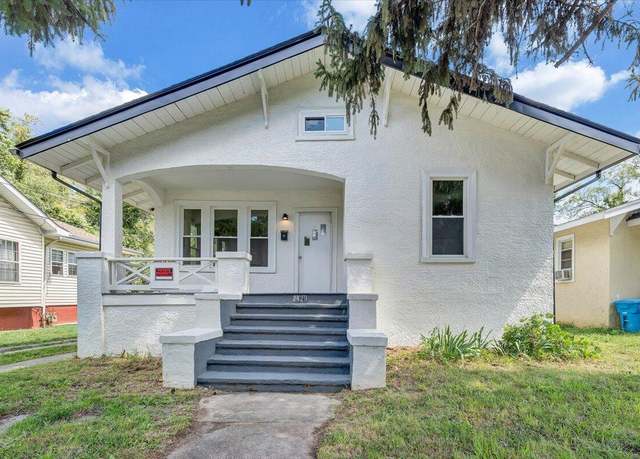 Property at 2429 Massachusetts Ave NW, Roanoke, VA 24017, 4 beds, 1 bath