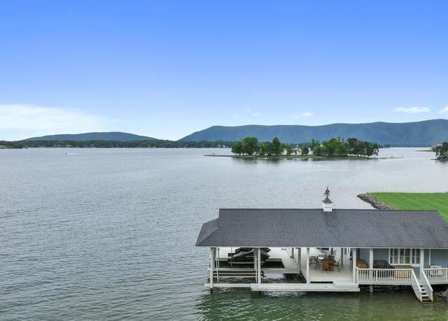 Property at 392 Carrs Point Ln, Moneta, VA 24121, 3 beds, 3 baths