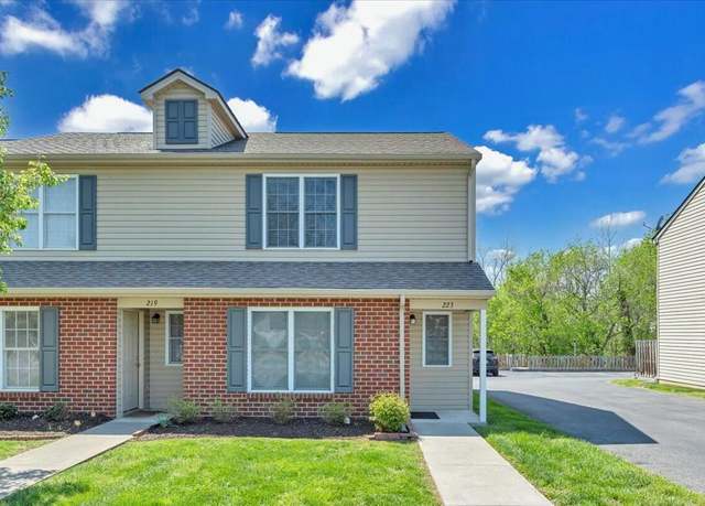 Property at 223 Ross St, Salem, VA 24153, 2 beds, 1.5 baths