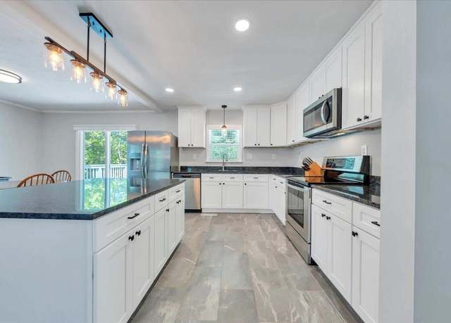 Property at 3845 Kentland Dr, Roanoke, VA 24018, 4 beds, 2 baths