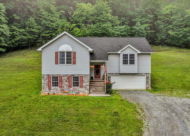 Property at 7123 Tall Oak Ln, Roanoke, VA 24018, 4 beds, 3 baths