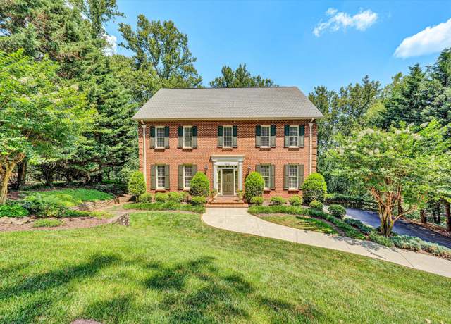 Property at 3324 Peakwood Dr SW, Roanoke, VA 24014, 4 beds, 3 baths