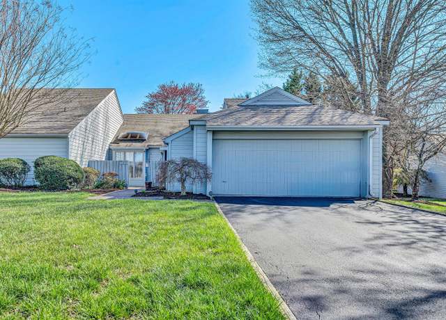 Property at 2533 South Clearing Rd, Salem, VA 24153, 2 beds, 2 baths