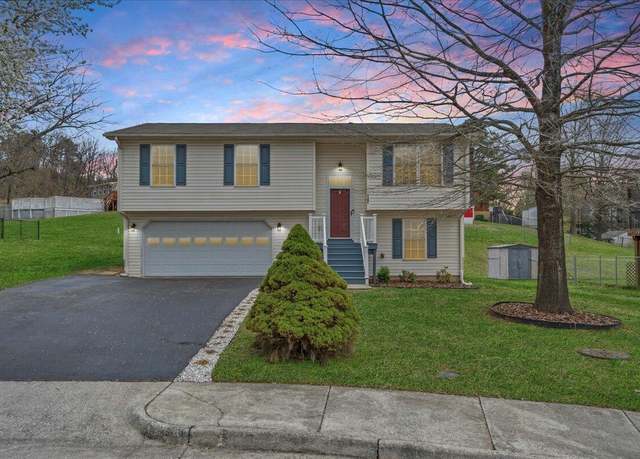 Property at 3382 Village Court Ln NE, Roanoke, VA 24012, 3 beds, 2 baths