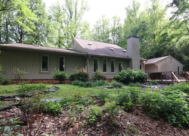 Property at 6898 Sugar Rum Ridge Rd, Roanoke, VA 24018, 4 beds, 3.5 baths