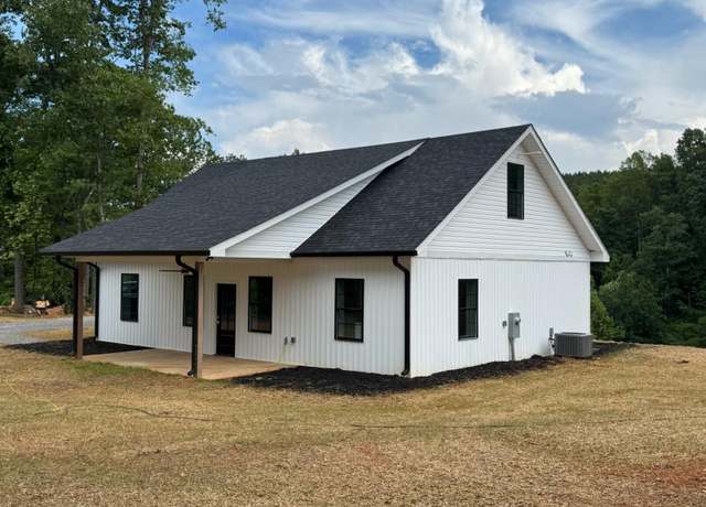 Property at 2508 Deyerle Knob Rd, Rocky Mount, VA 24151, 3 beds, 3 baths