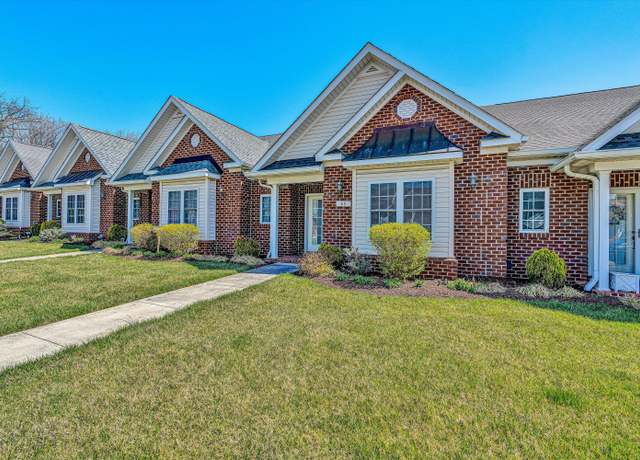 Property at 88 Maple St, Salem, VA 24153, 2 beds, 2 baths