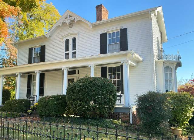 Property at 220 N Broad St, Salem, VA 24153, 4 beds, 3 baths