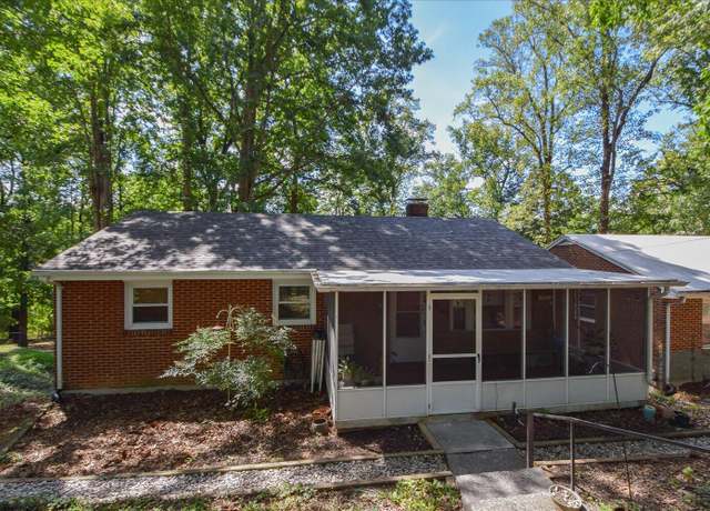 Property at 2530 Maiden Ln SW, Roanoke, VA 24015, 4 beds, 2 baths